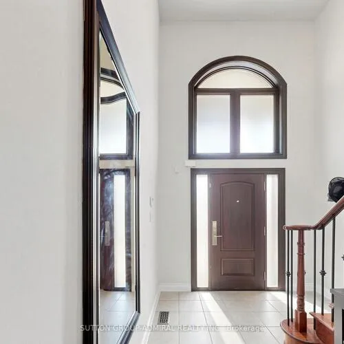 Premium freehold home for sale: 32, Beaverbrook, Rural Vaughan, Vaughan