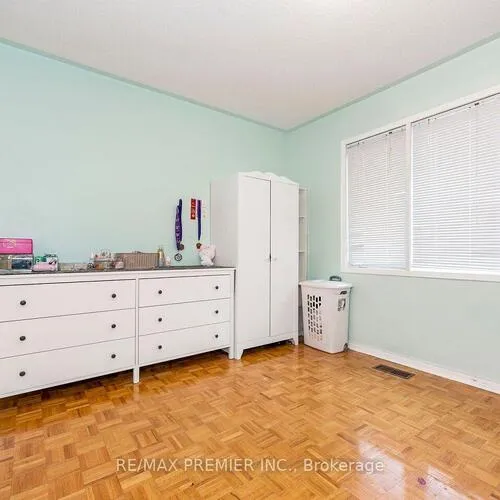 Premium freehold home for sale: 32, Stonebriar, Maple, Vaughan