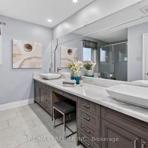 Premium freehold home for sale: 35, Lorengate, Islington Woods, Vaughan
