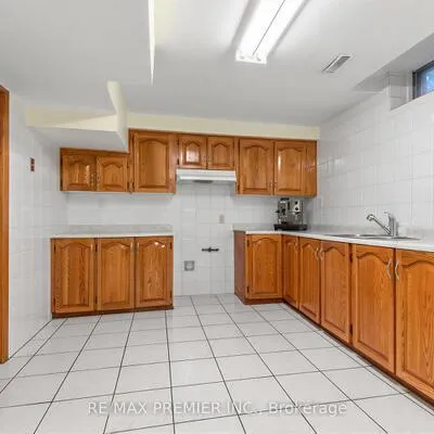 42,&nbsp;Burgosa, East Woodbridge, Vaughan