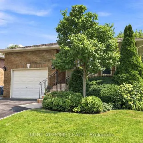 Premium freehold home for sale: 39, Dante, East Woodbridge, Vaughan