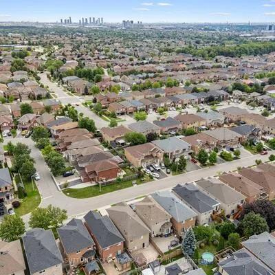 119,&nbsp;Blackthorn, Maple, Vaughan