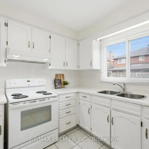 Premium freehold home for sale: 122, Spring Town, East Woodbridge, Vaughan
