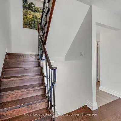 8,&nbsp;Prestwick, Maple, Vaughan