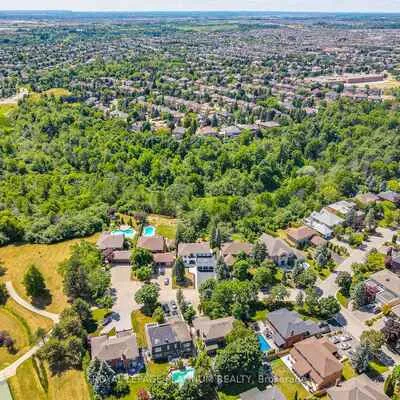 16,&nbsp;Bridgend, Islington Woods, Vaughan