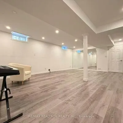 213,&nbsp;Roseheath, Maple, Vaughan