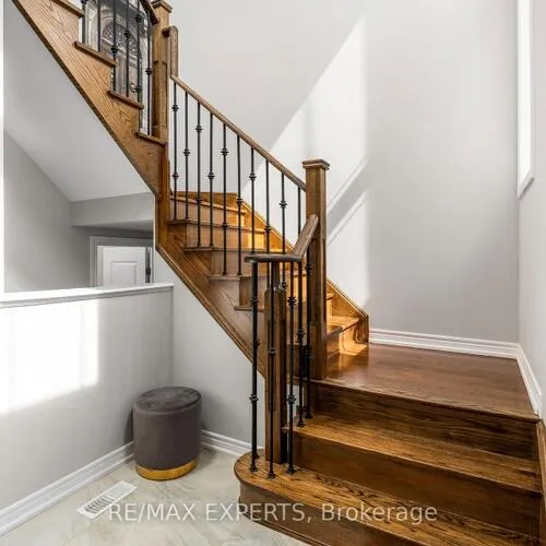 Premium freehold home for sale: 22, Garyscholl, Vellore Village, Vaughan